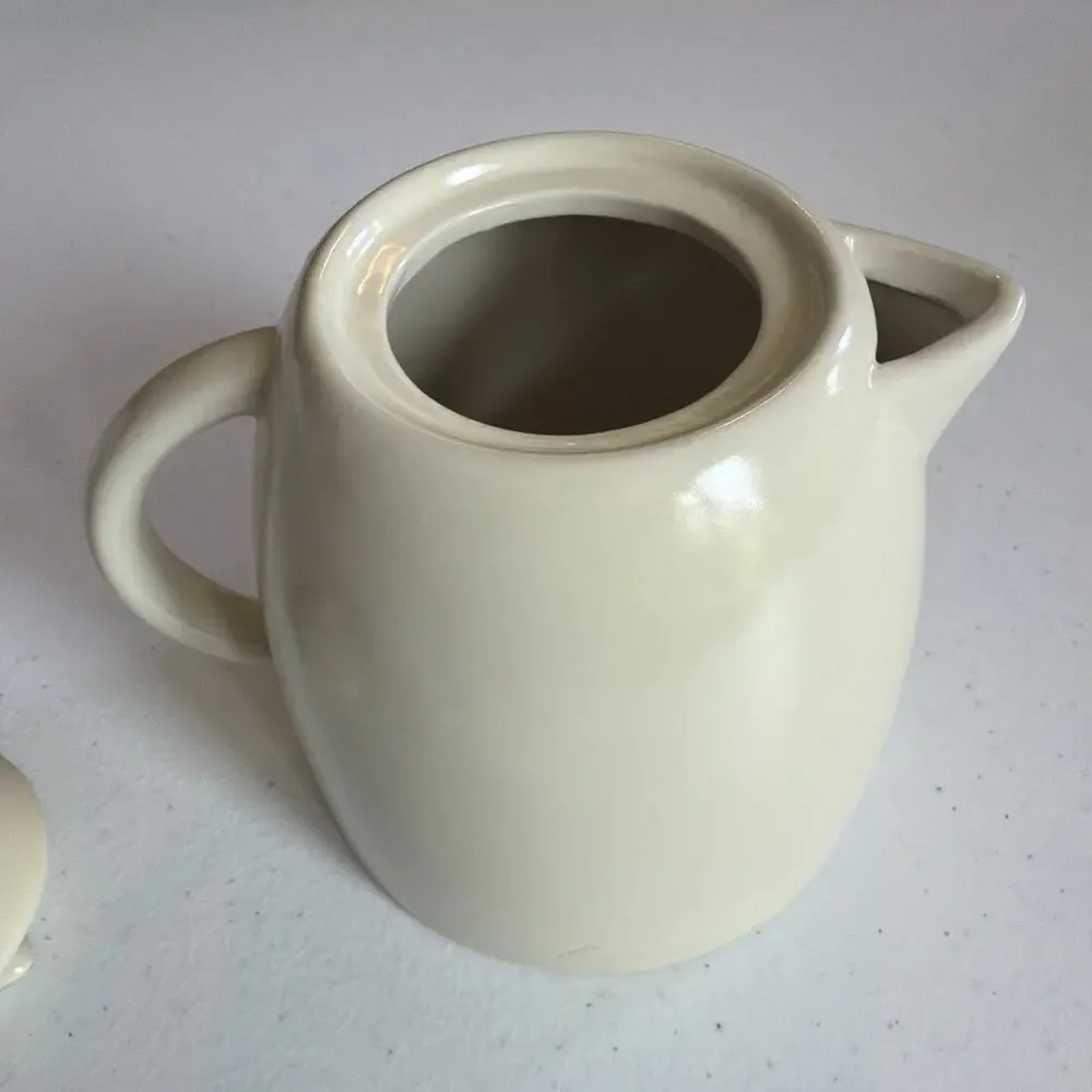 2011 Starbucks Coffee Beige Teapot 25 oz Microwave Dishwasher Excellent Gift